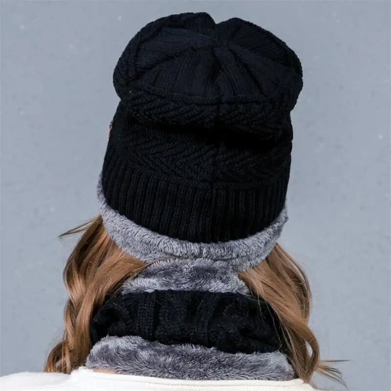 Knitted hat/ neck warmer