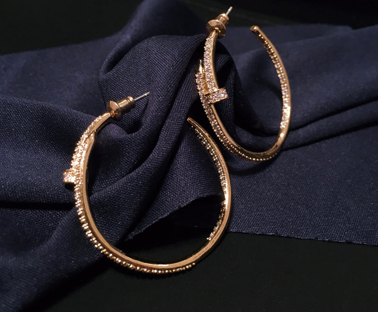 Nail Graceful Large Hoops Earrings